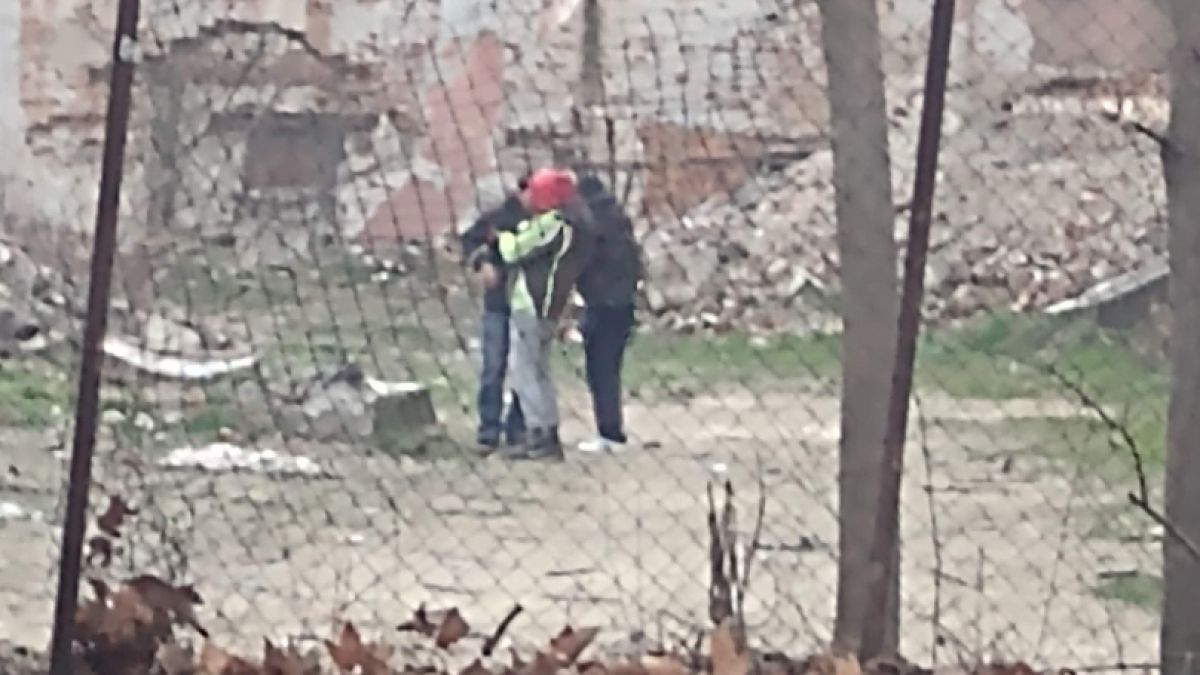 Ужас без край: Наркозависими взимат дозите си в центъра на Пловдив