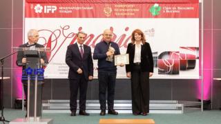 Историческо признание за преподавателите в УХТ