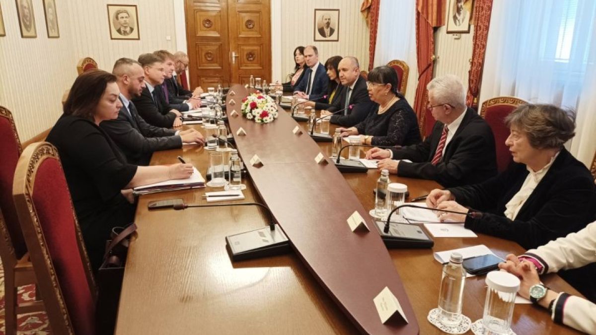 Радев пак похвали служебното правителство, овладяло инфлацията