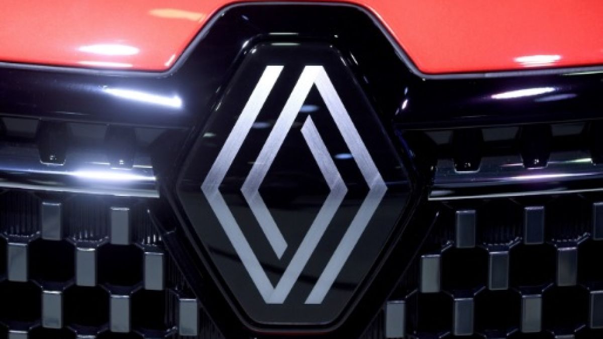 Стилен дизайн: Вижте новия Renault Clio преди премиерата СНИМКИ