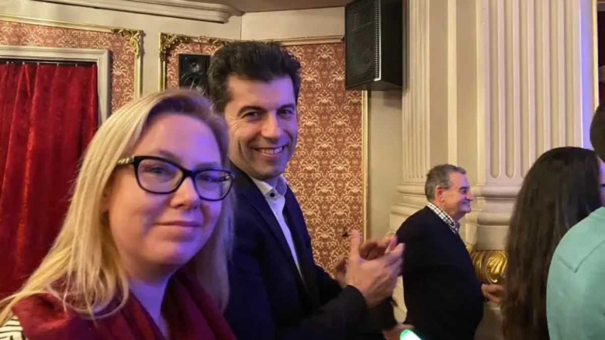 Хора на Петков и Цветан Цветанов се счепкаха грозно заради посещение на Народния театър