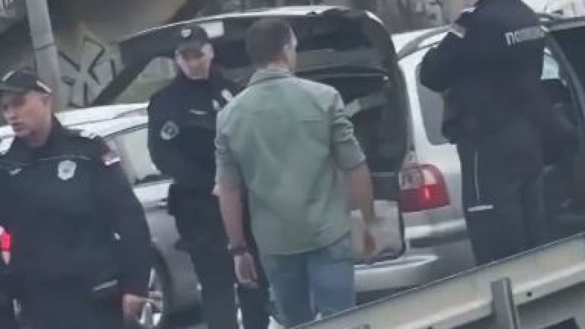 Нашенци препречиха пътя на автобус на магистрала в Сърбия и стана страшно ВИДЕО 