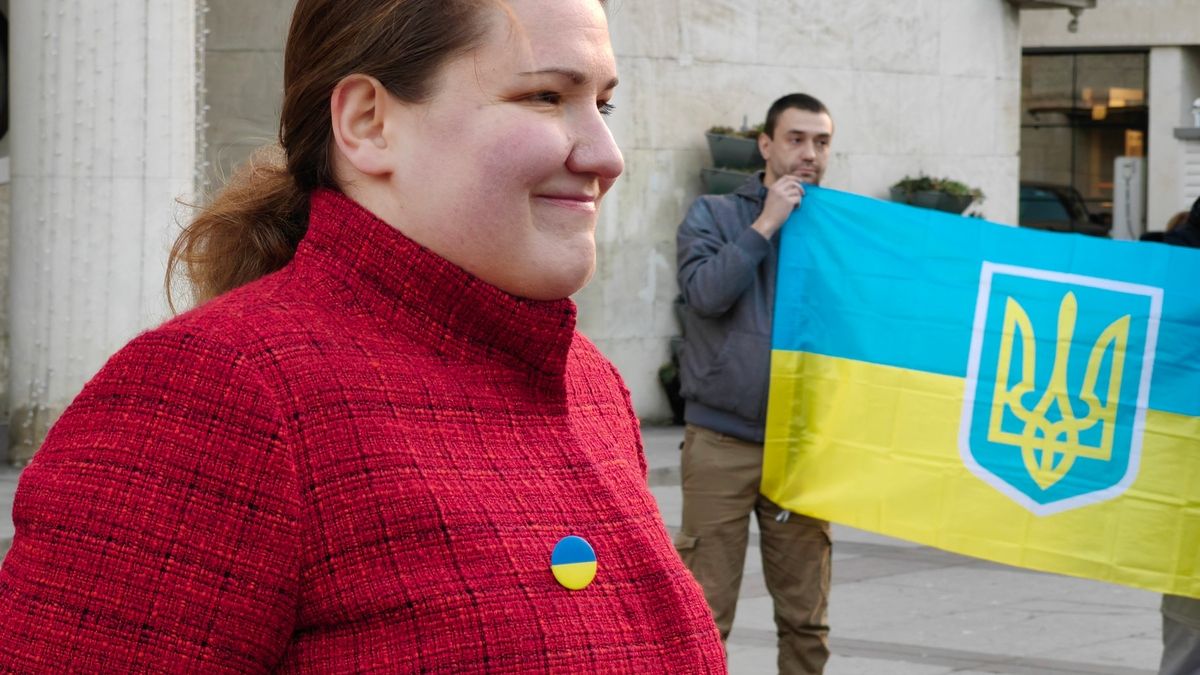 Активистка, която иска да се прероди като Асен Василев, пошашави Бургас СНИМКИ