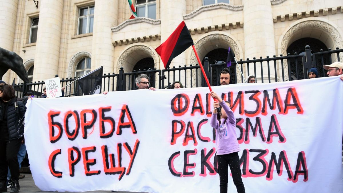 Започна се! Недоволни от Луковмарш се събират пред съда СНИМКИ 
