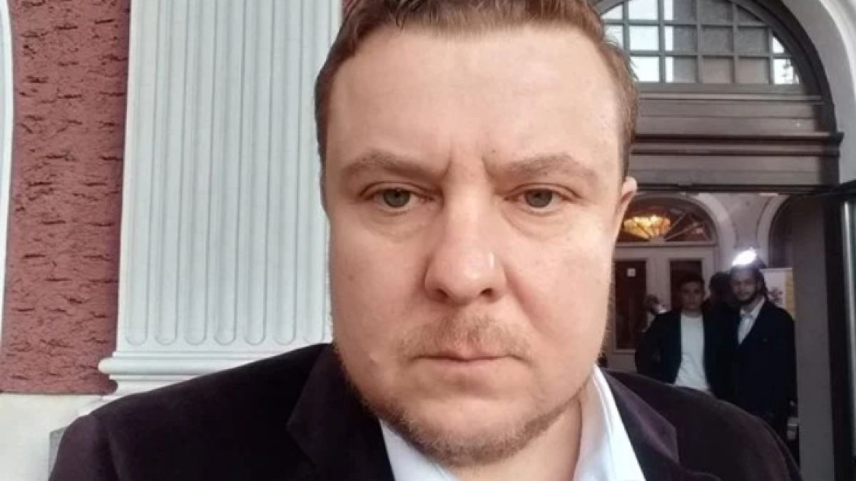 Скандално! Васил Драганов се пусна полугол с две жени и призна за побоя СНИМКА 18+