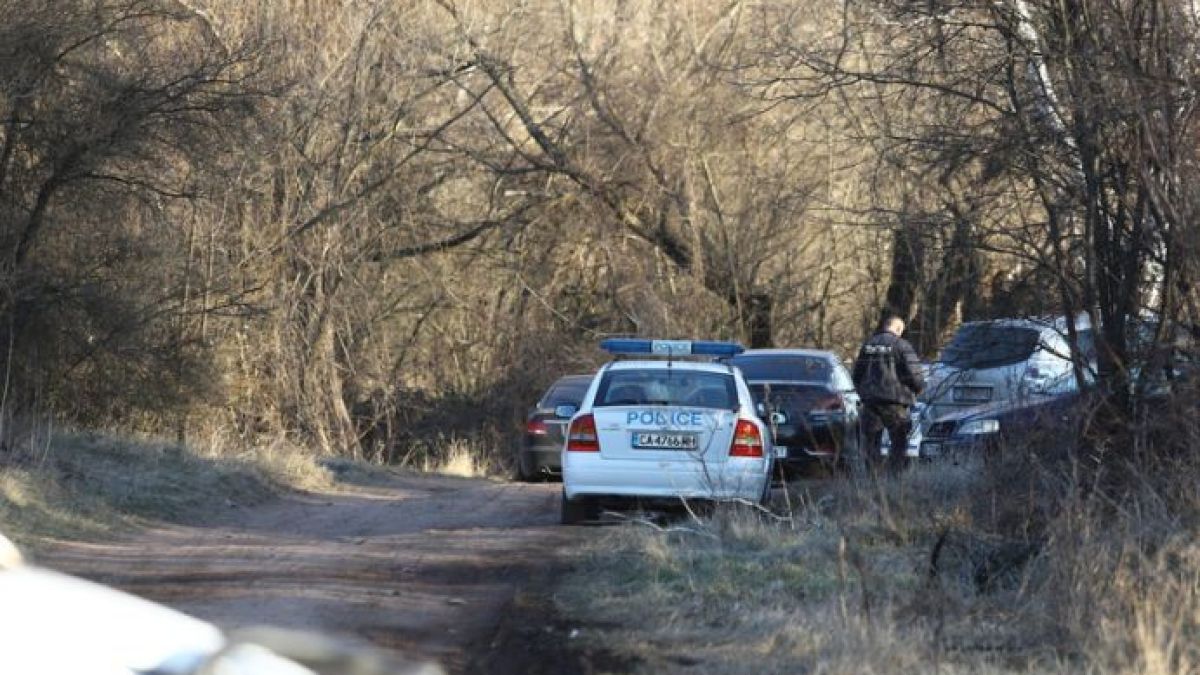 Откриха труп в гората край Разград! А ако видите кола изцапана с кръв, веднага звъннете в полицията