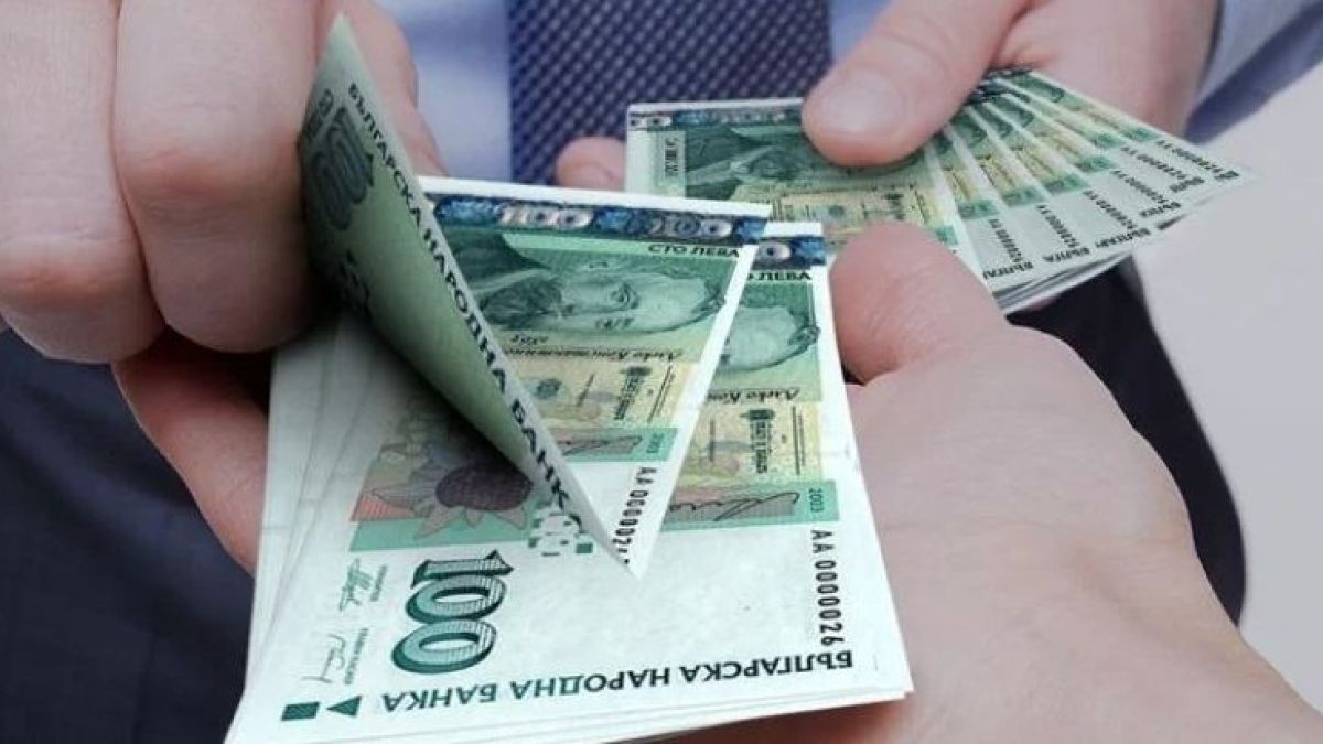 Българите задлъжняват с бързи кредити за над 4.4 мрлд. лв.
