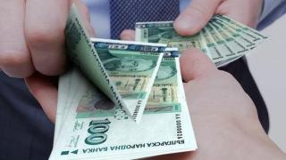Българите задлъжняват с бързи кредити за над 4.4 мрлд. лв.