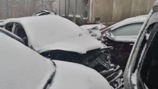 Брутално меле с 42 коли блокира пътя за Москва, има загинал ВИДЕО 