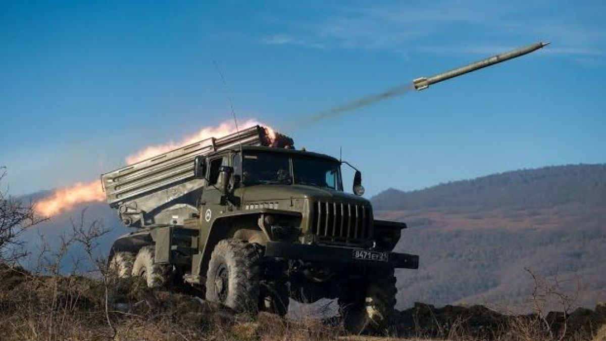ВИДЕО от войната: Ракети "Град" се изсипват като дъжд по украински HIMARS-и