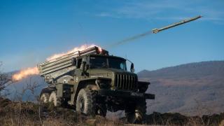 ВИДЕО от войната: Ракети "Град" се изсипват като дъжд по украински HIMARS-и