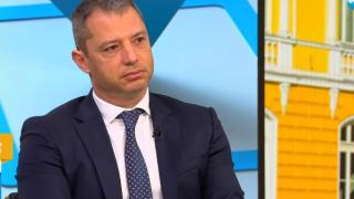 Добрев и Мира Иванова се счепкаха люто заради депутати от ГЕРБ и ПП, хванати за ръка