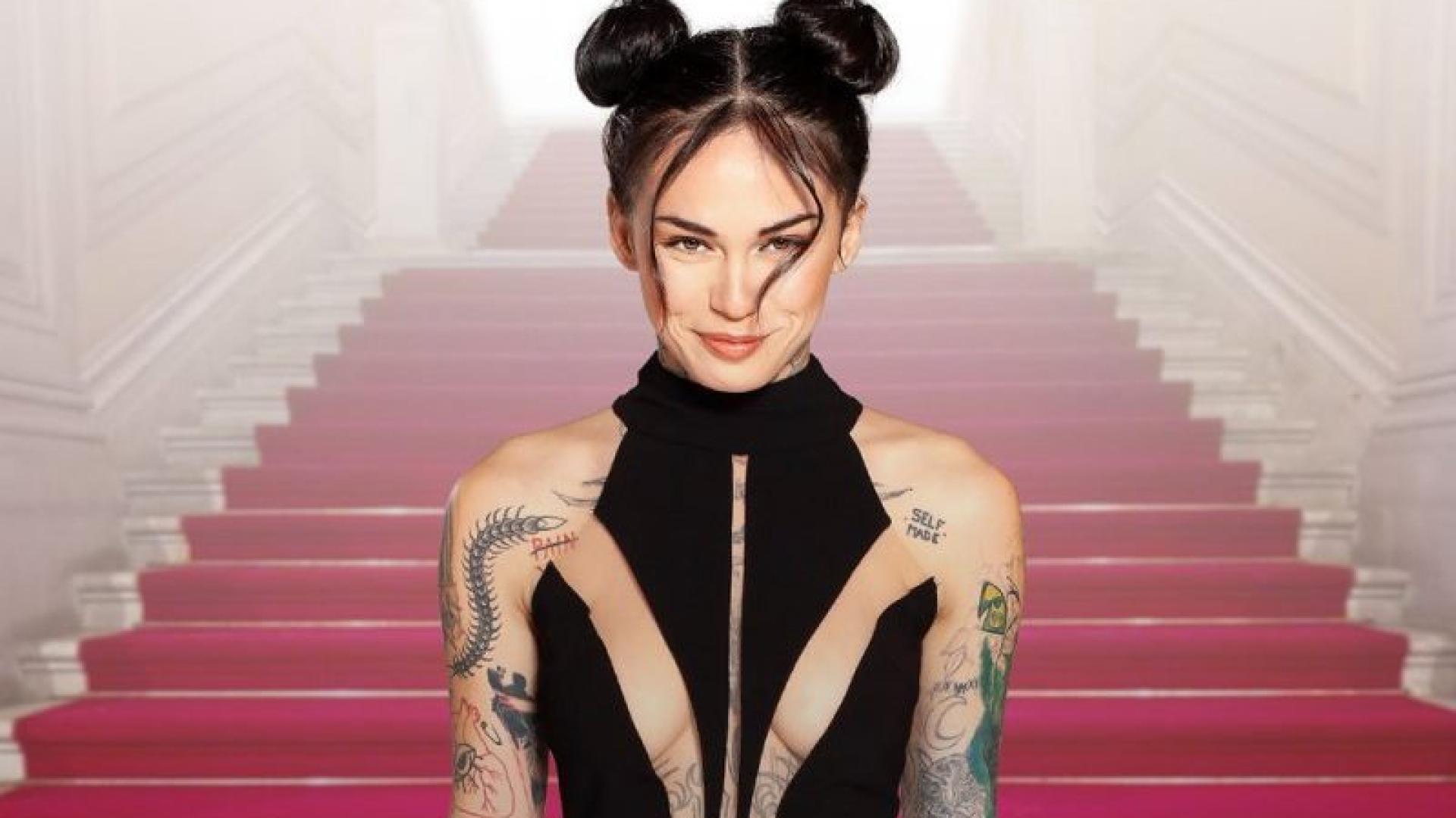 Ще ви хване срам: Стефани от "Сървайвър" се разчекна чисто гола и възбудена на брутални СНИМКИ 18+