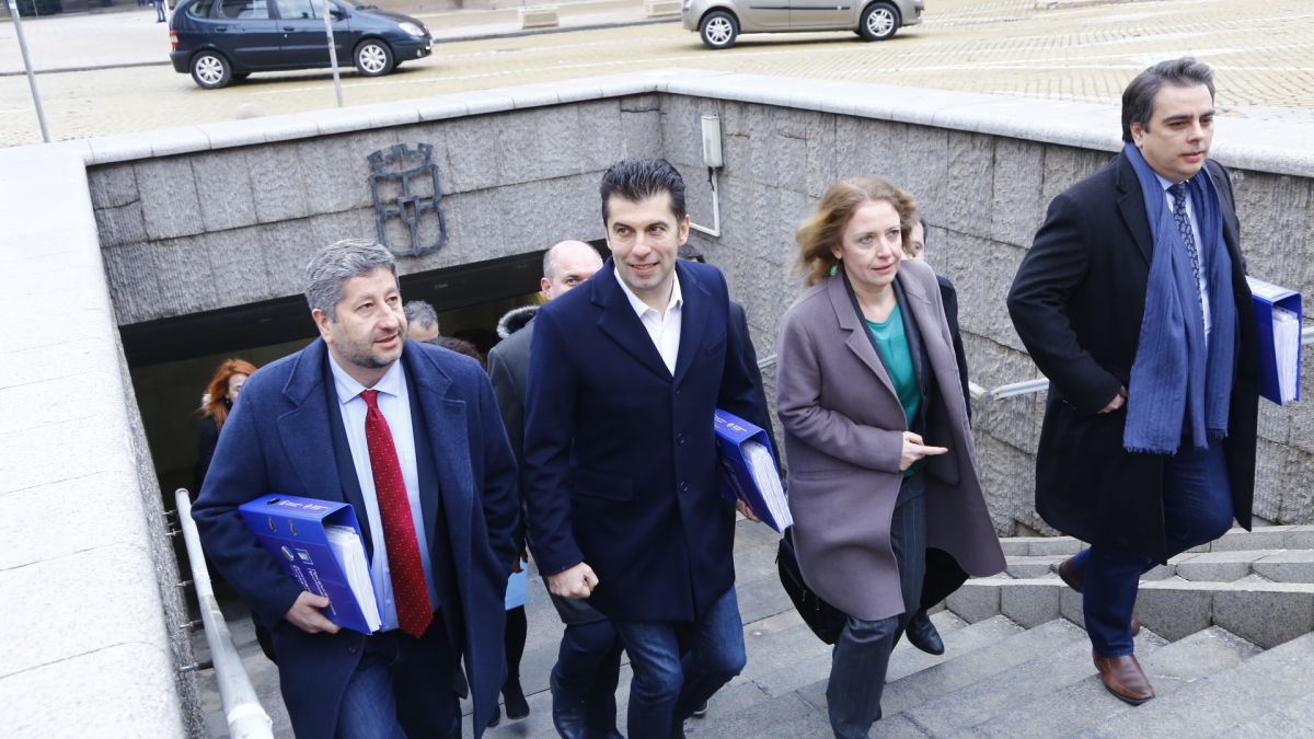 Политолог съзря голям проблем след изборите, сметна провала на ПП-ДБ