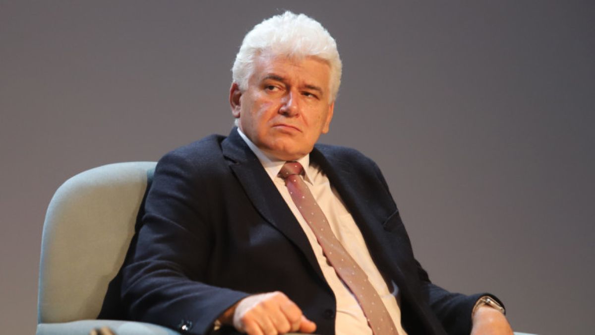Виден конституционалист с тежки думи за бъдещето на машините 