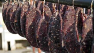 Ядеш и ревеш: Това е тайната на вкусния домашен суджук
