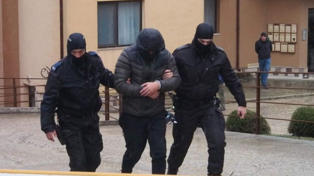 Мощен удар на ченгетата в София, оковаха главатаря на "Калашниците"
