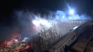Ужасяваща влакова катастрофа с десетки загинали и ранени до Лариса в Гърция, цели вагони са изгорели ВИДЕО