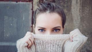 Хората с този цвят очи са магнит за пари 