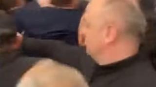 Депутати се млатиха като обезумели заради спорен закон ВИДЕО 