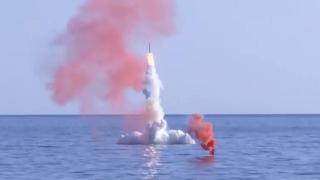 Русия изстреля ракета "Калибър" от подводница в Японско море и порази цел на 1000 км. ВИДЕО