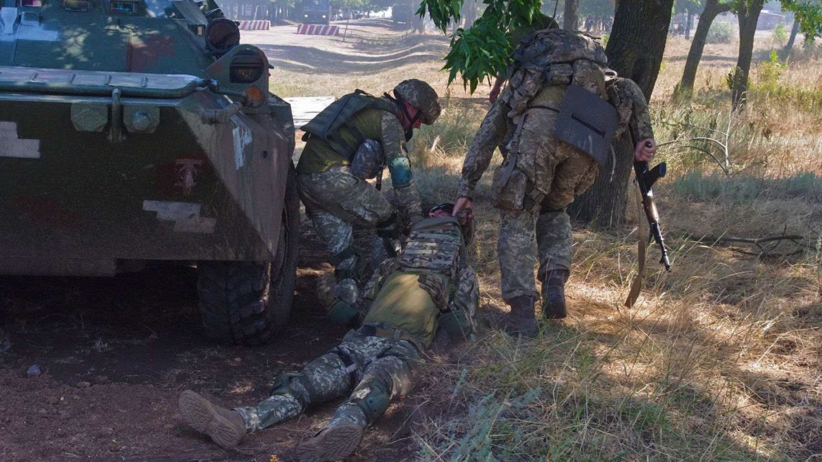 ВИДЕО от войната: Очукани, отчаяни украинци отстъпват от фронта