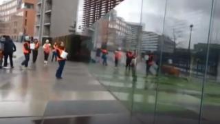 Екоактивистите пак атакуват, удариха Бундестага ВИДЕО