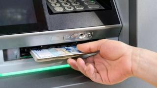 Новите такси: Ето колко взима всяка банка за теглене от банкомат ТАБЛИЦА