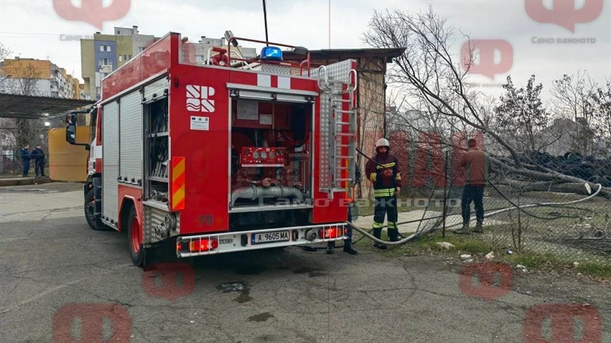 Задушлив смог се стеле над Бургас, ето какво се случва СНИМКИ 