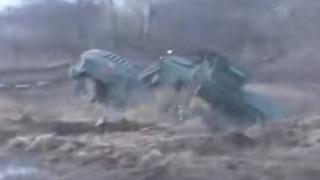 ВИДЕО 18+ от войната: Унищожени украински бойци и разбита техника на ВСУ край Бахмут