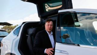 Американец скри шапката на Илън Мъск с това изобретение за Tesla ВИДЕО