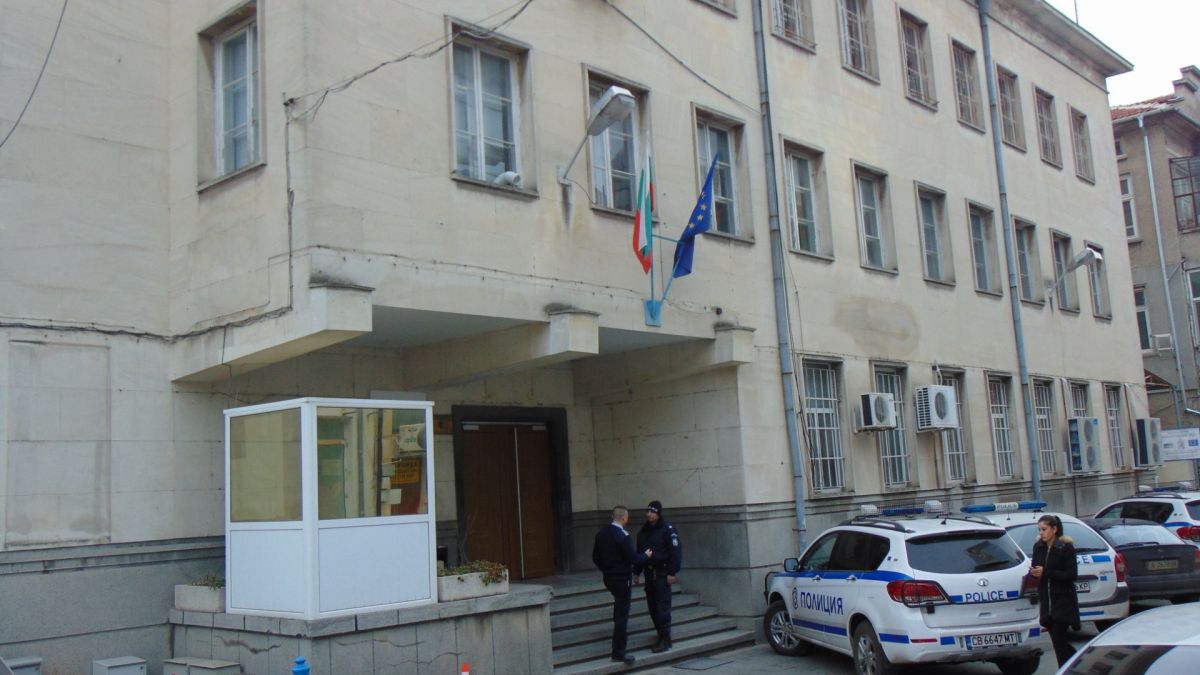 Злокобна новина за 50-г. полицай потопи в скръб Първо РУ в Бургас 