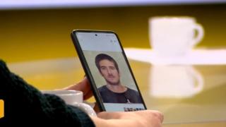 Майката на Емил съкрушена, показа нова негова СНИМКА след 39 дни неизвестност