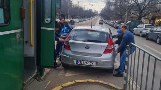 Люлинската краставица изненада неприятно шофьори СНИМКИ