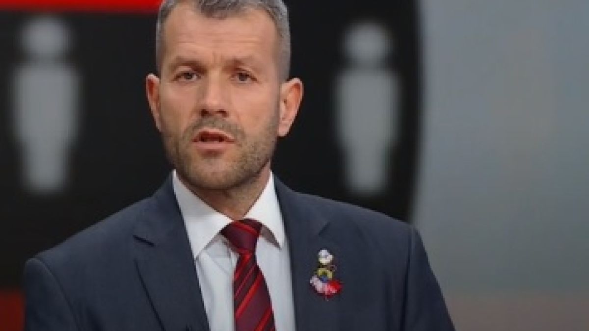 Бесен екшън в БНТ: Расате обижда на "руски чехъл", казва на опонент да си завре идеите отзад 