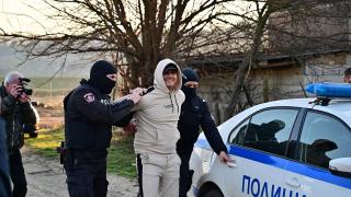 Първи СНИМКИ на закопчан при спецакцията във Варненско смаяха мрежата 