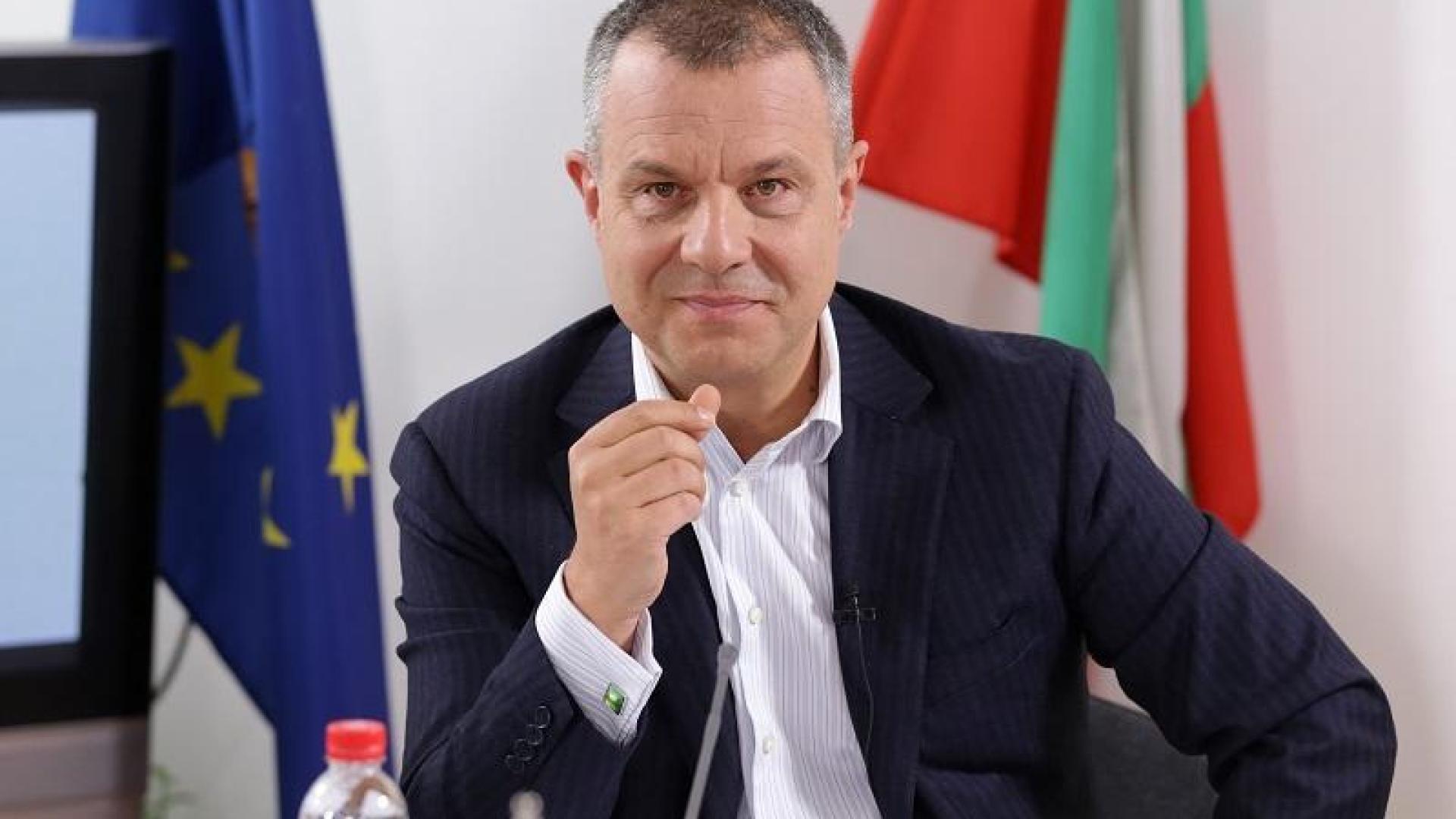 Шефът на БНТ разкри с кое знаково лице се разделя и защо няма да финансира филм на Максим Генчев