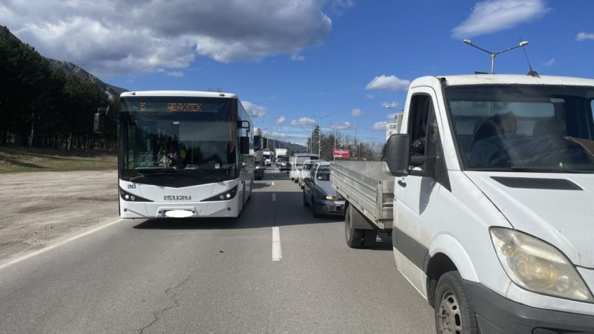 Обраха инкасо автомобил във Враца, не е за вярване кои са бандитите, градът е под блокада СНИМКИ 