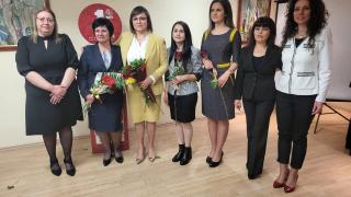 Нинова в Търново: Винаги ще защитаваме жените от насилие, но искаме да сме майки, а не родител 1    