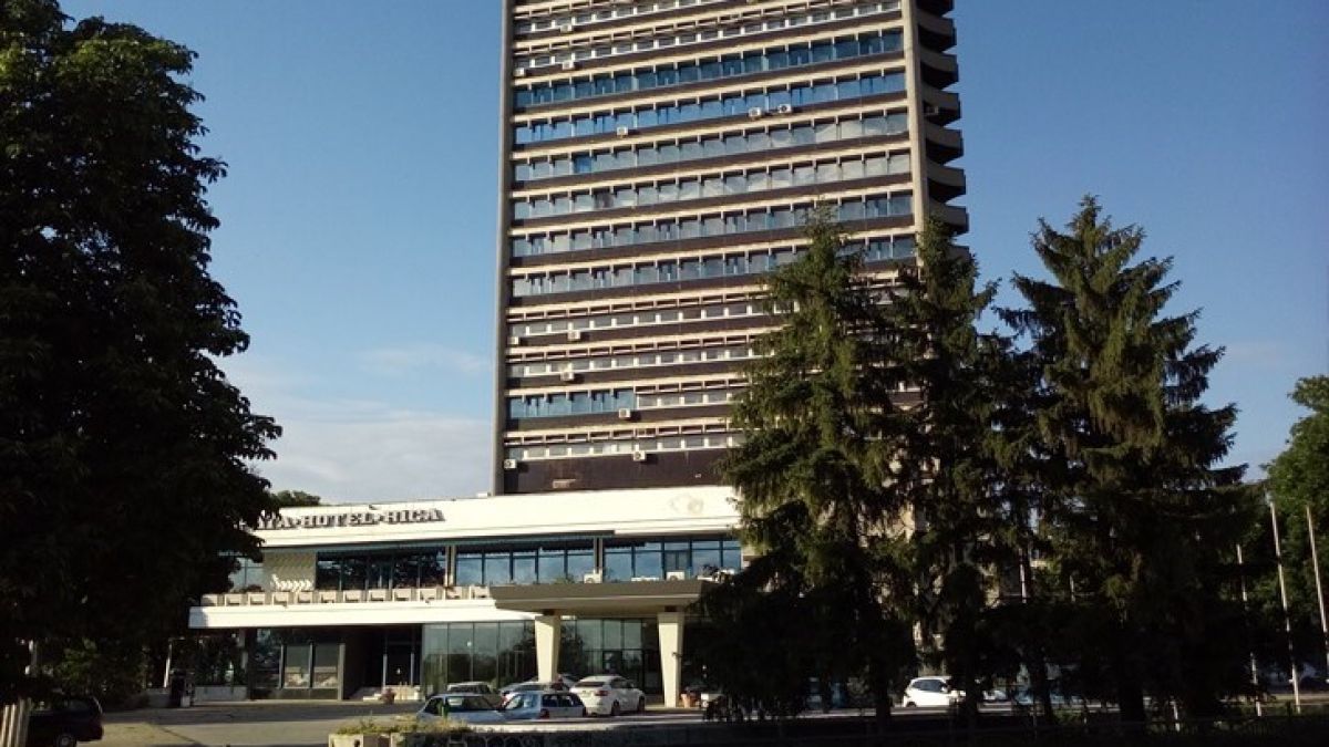 Неописуема трагедия пред култовия хотел "Рига" в Русе!