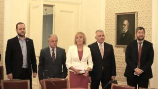 ДБ и Мая Манолова деляха баницата, а сега тя пази МОЧА