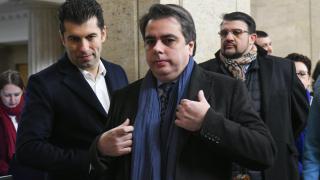 ВИДЕО как Асен Василев търси "заразен със СПИН партньор" смая мрежата 