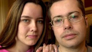 Той допусна само една грешка, но загуби 132 млн. жена си и отиде в секта СНИМКИ