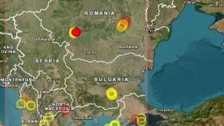 Серия от трусове от двете страни на България 