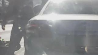 Извънредно в БЛИЦ! Бесен екшън пред столично училище, полицаи издирват черно БМВ 