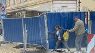 Поздравиха Трайчо Трайков с голяма свинщина на 50 м от парламента