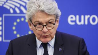 Еврокомисар идва в София с ултиматум да даваме повече оръжия на Украйна