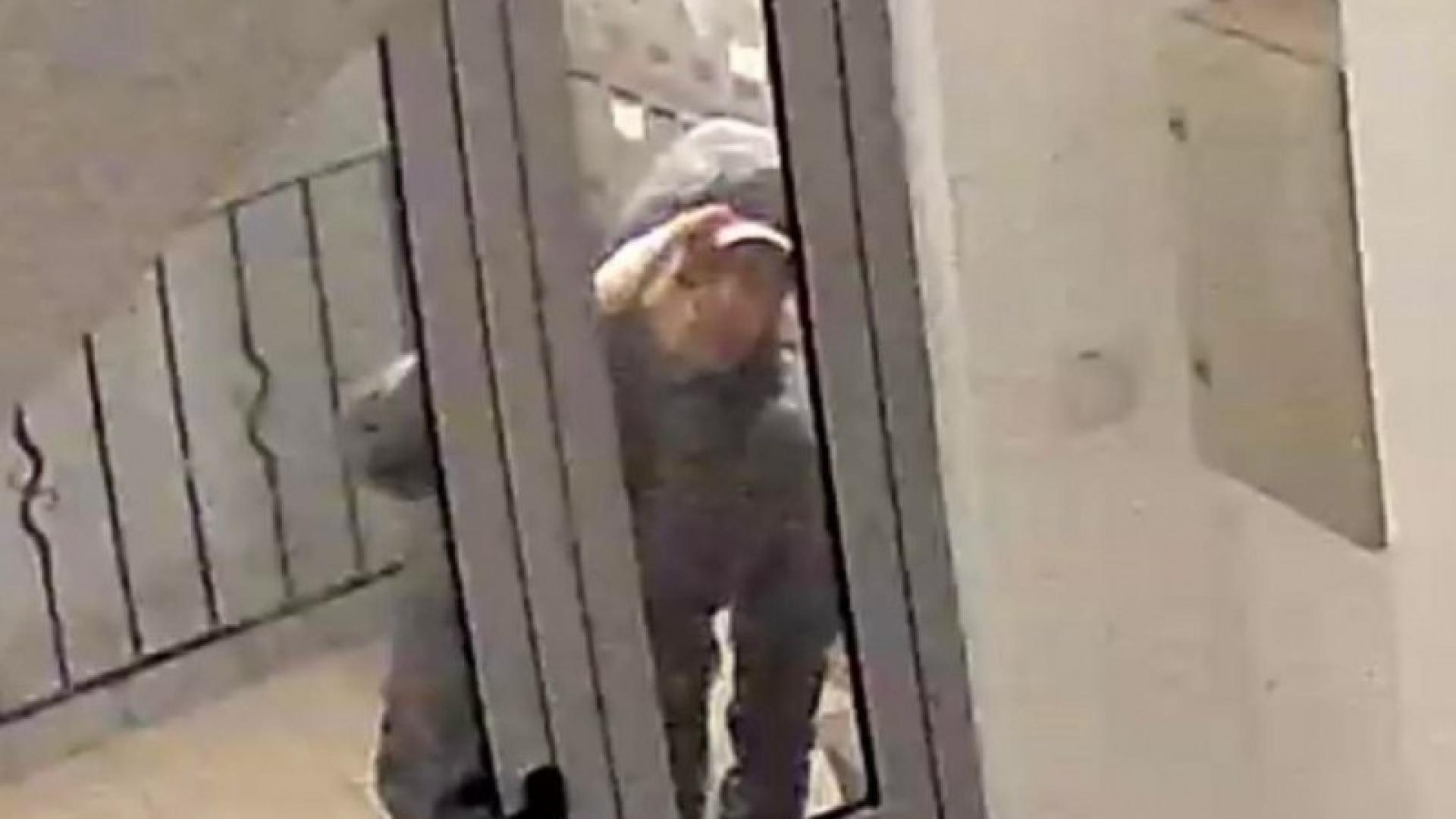 В Стара Загора много притеснени заради този подозрителен тип ВИДЕО