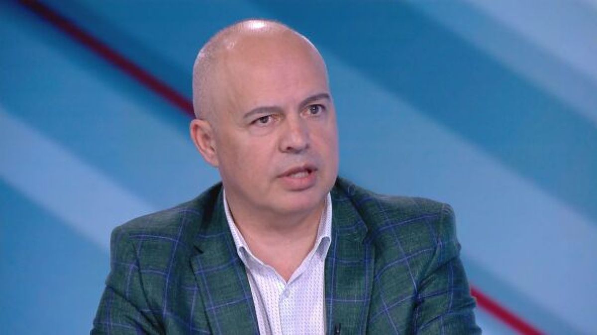 Свиленски обясни защо министърката на финансите е обявила, че България фалира