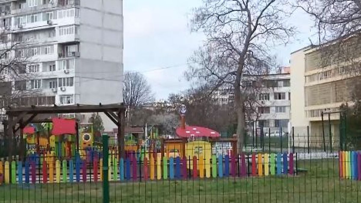 Докъде се докарахме: Мъж открадна кайма, олио и веро от детска градина във Варна ВИДЕО